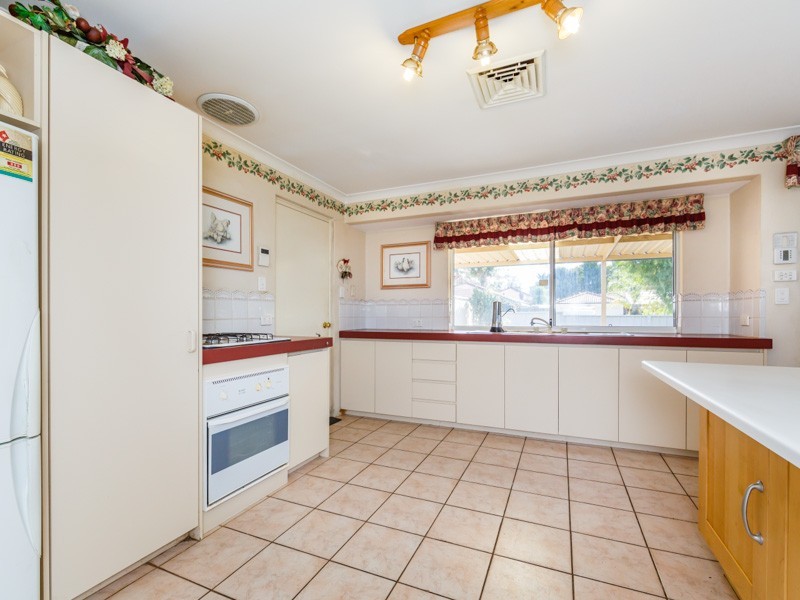 1 Walmer Place, Orelia WA 6167