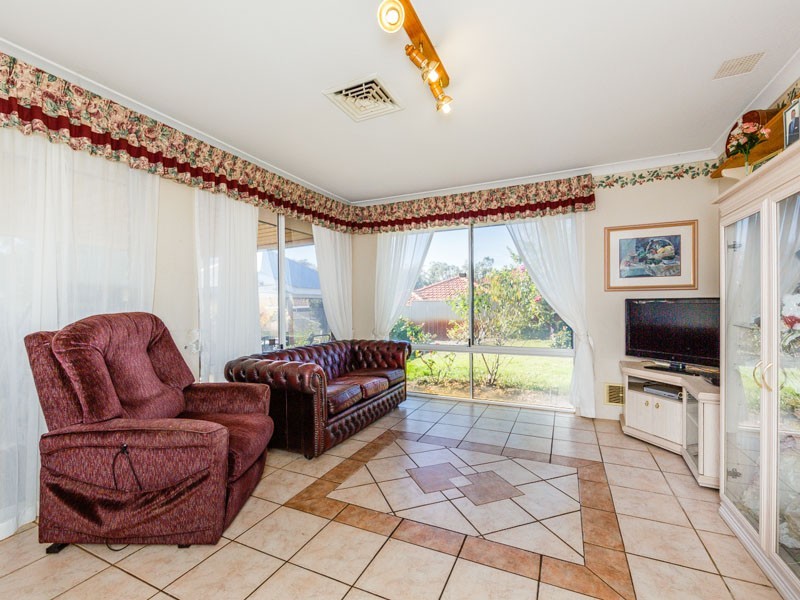 1 Walmer Place, Orelia WA 6167