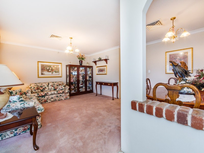 1 Walmer Place, Orelia WA 6167