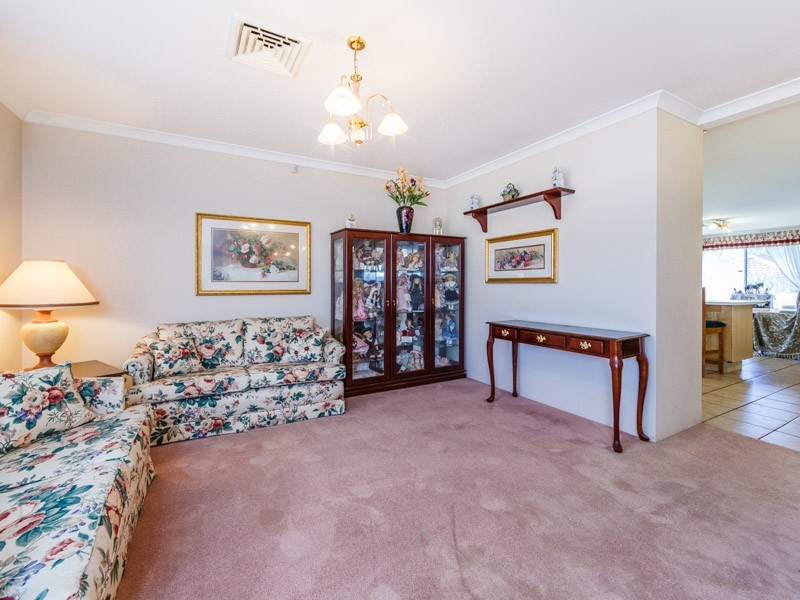 1 Walmer Place, Orelia WA 6167