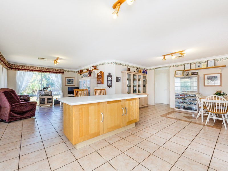 1 Walmer Place, Orelia WA 6167