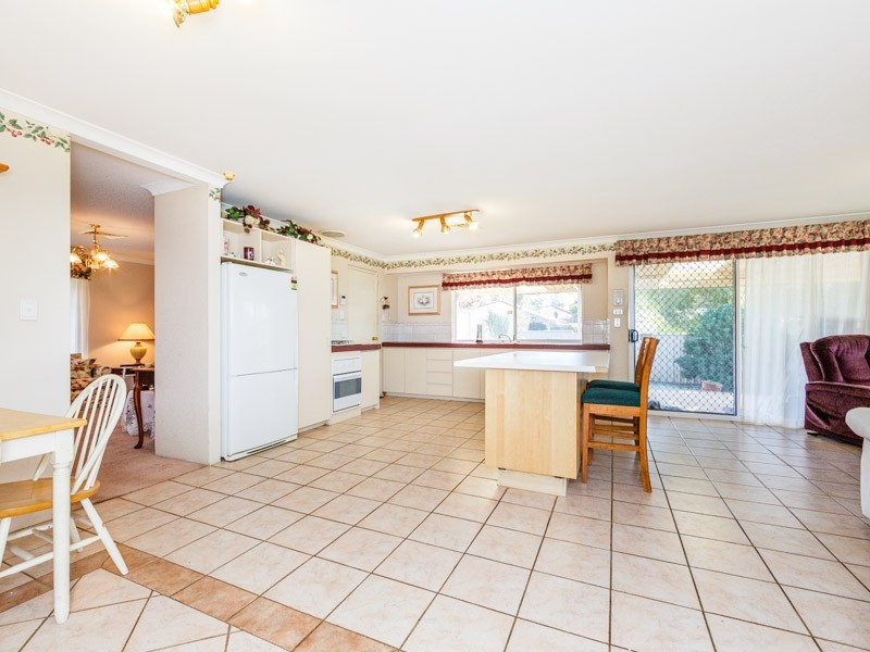 1 Walmer Place, Orelia WA 6167