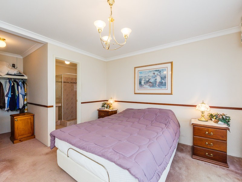 1 Walmer Place, Orelia WA 6167