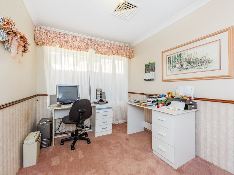 1 Walmer Place, Orelia WA 6167