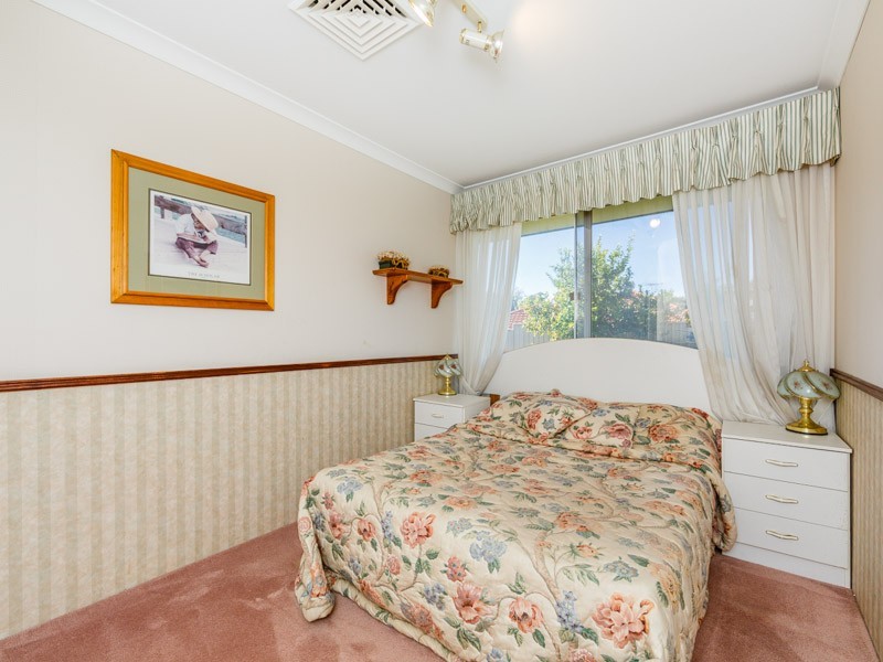 1 Walmer Place, Orelia WA 6167