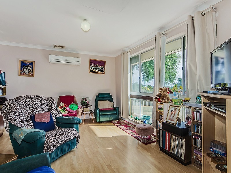 33 Corring Way, Parmelia WA 6167