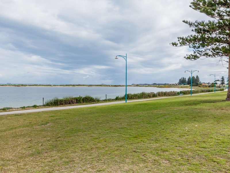 5 Forrester Road, Safety Bay WA 6169