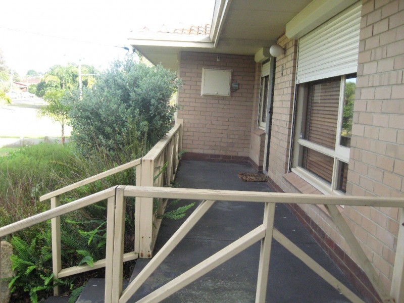9 Rhodes Crescent, Calista WA 6167