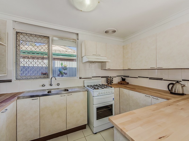 37 Preston Road, Parmelia WA 6167