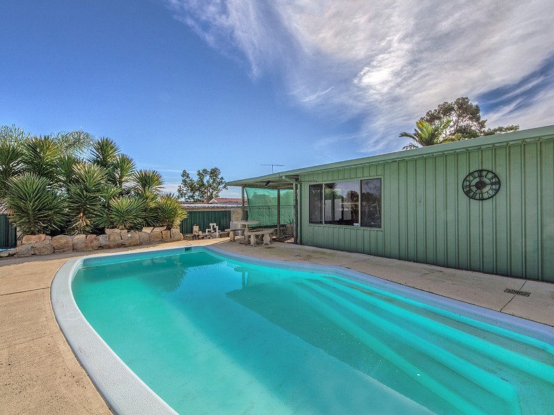 37 Preston Road, Parmelia WA 6167