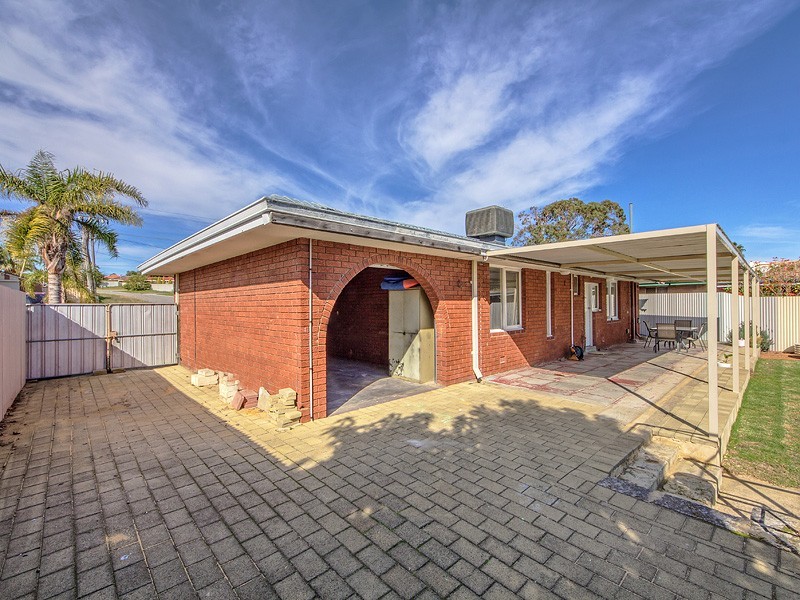 37 Preston Road, Parmelia WA 6167