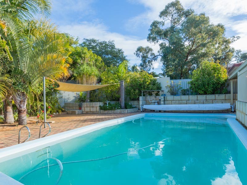 8 Cowling Way, Parmelia WA 6167