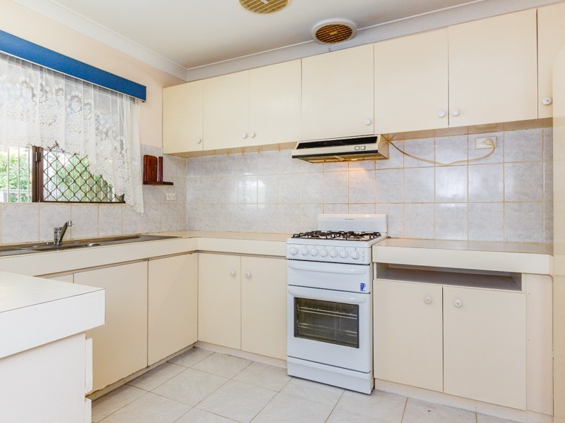 8 Cowling Way, Parmelia WA 6167