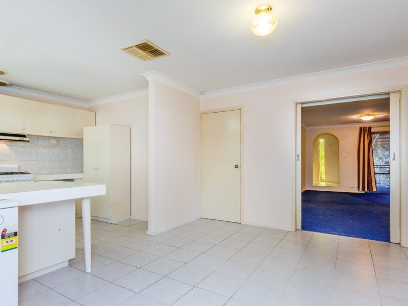 8 Cowling Way, Parmelia WA 6167