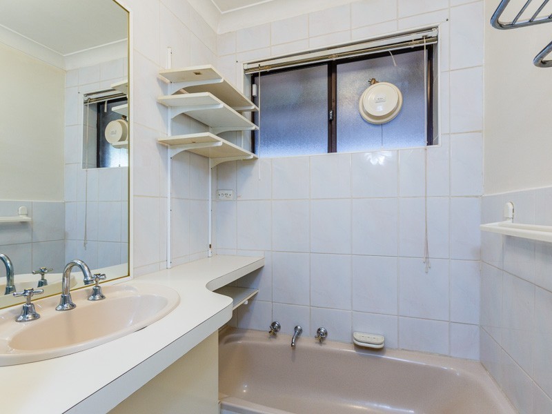 8 Cowling Way, Parmelia WA 6167