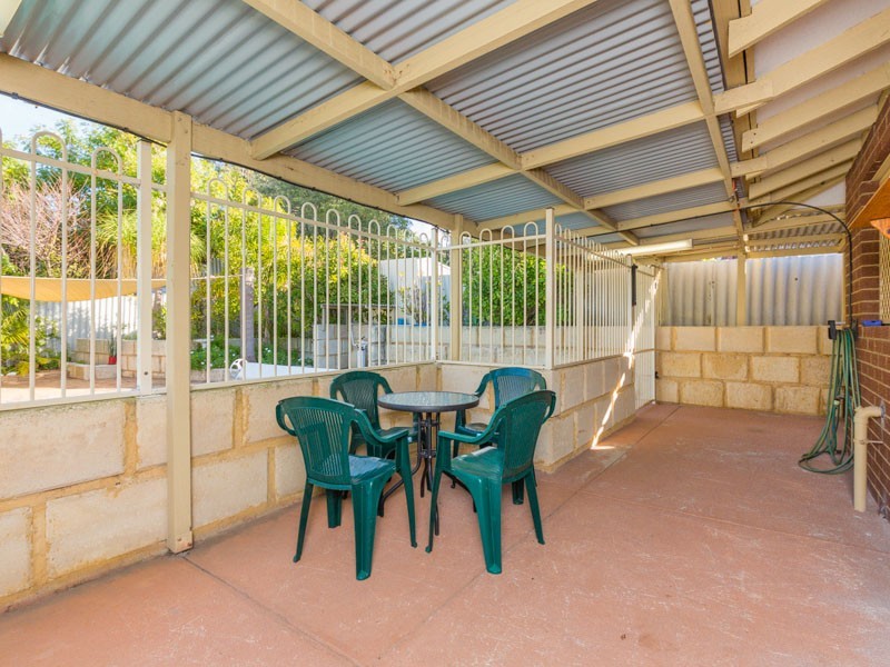 8 Cowling Way, Parmelia WA 6167