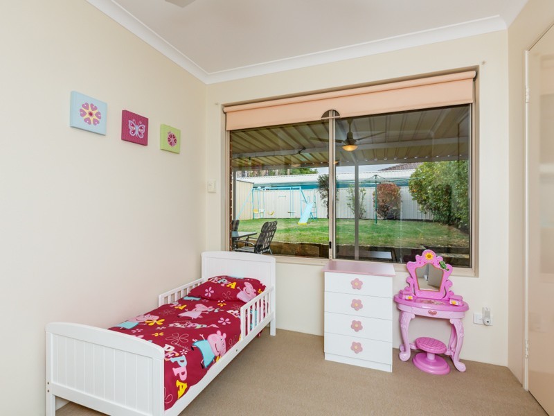 4 Stipling Gardens, Leda WA 6170