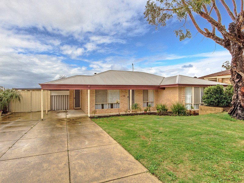 15 Camfield Loop, Parmelia WA 6167