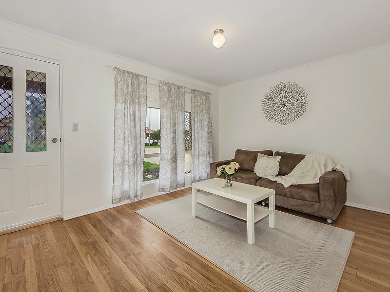 15 Camfield Loop, Parmelia WA 6167