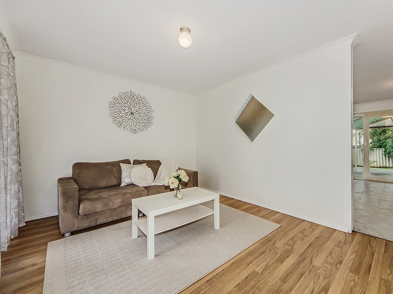 15 Camfield Loop, Parmelia WA 6167