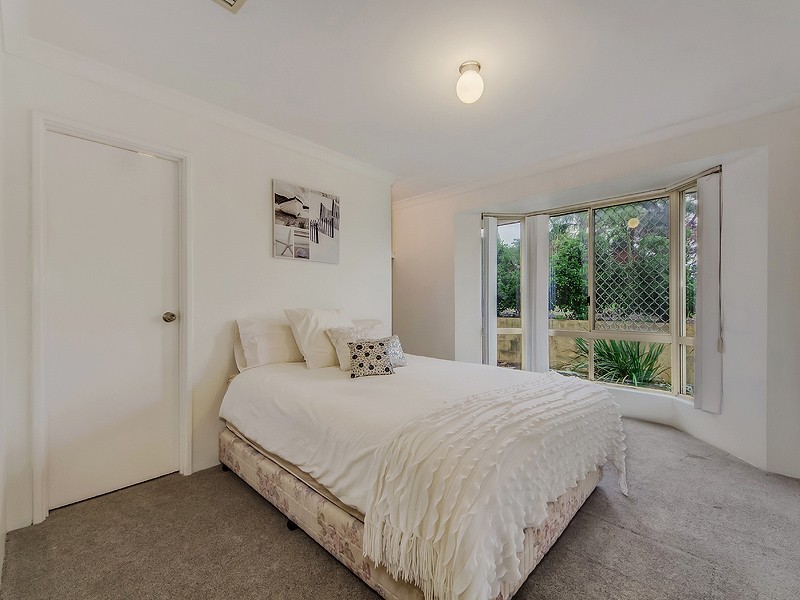15 Camfield Loop, Parmelia WA 6167