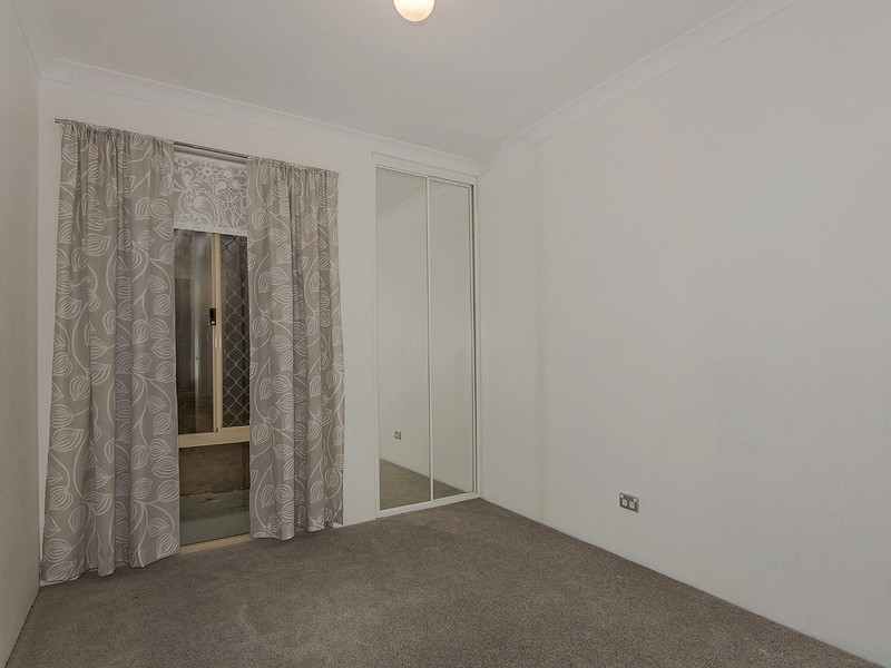 15 Camfield Loop, Parmelia WA 6167