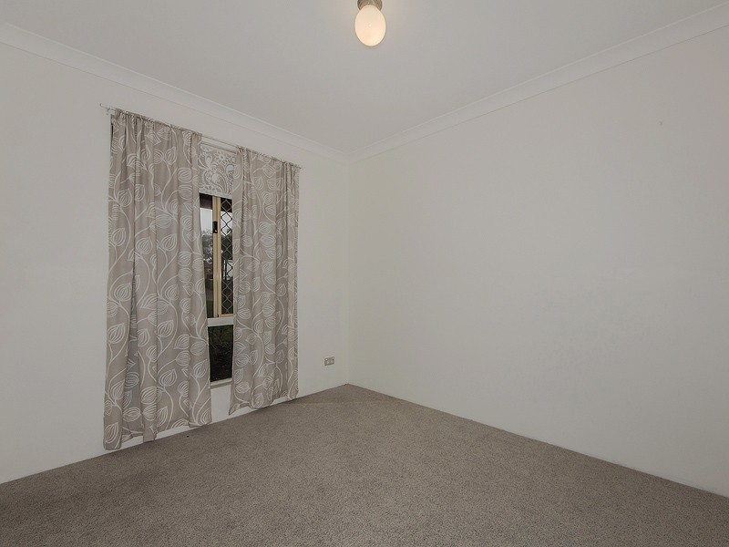 15 Camfield Loop, Parmelia WA 6167