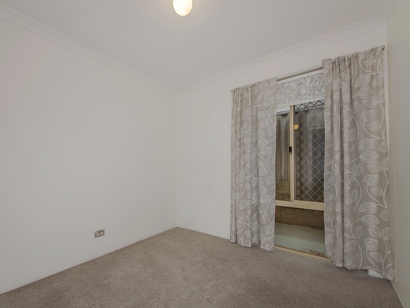 15 Camfield Loop, Parmelia WA 6167