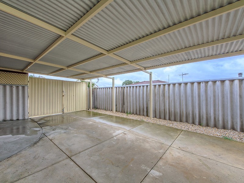 15 Camfield Loop, Parmelia WA 6167