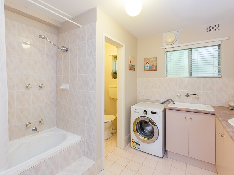 Unit 1, 9 Gamble Place, Orelia WA 6167