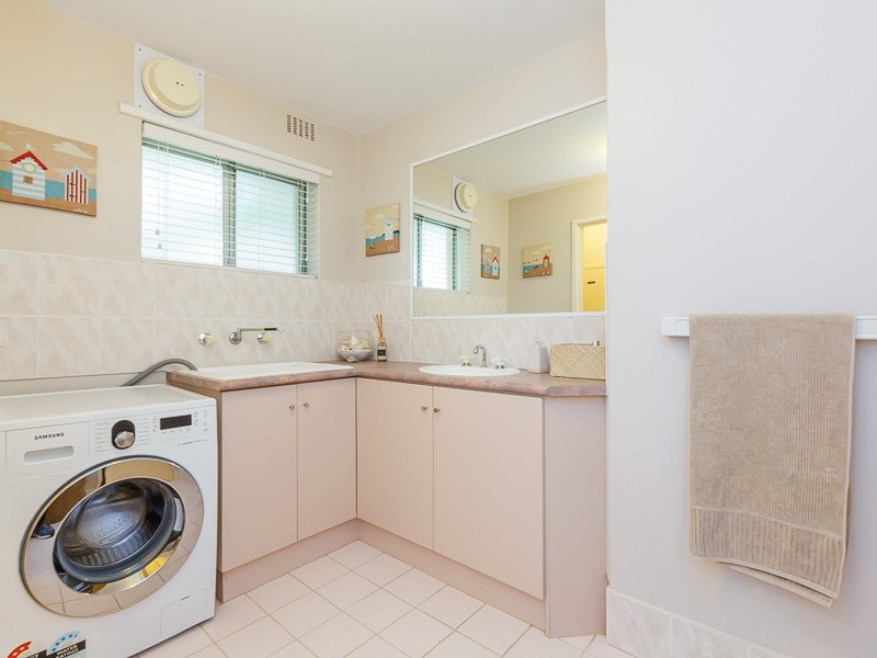 Unit 1, 9 Gamble Place, Orelia WA 6167