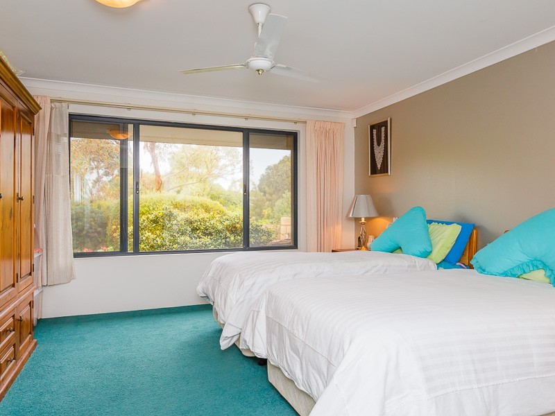 6 St Ives Cove, Warnbro WA 6169