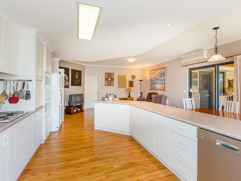 6 St Ives Cove, Warnbro WA 6169