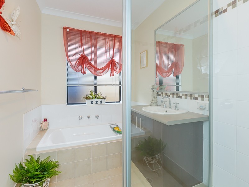 2 Onyx Lane, Wellard WA 6170