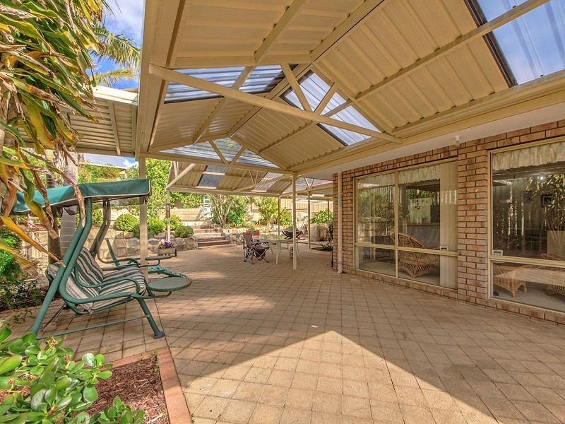 15 Cobine Rise, Parmelia WA 6167