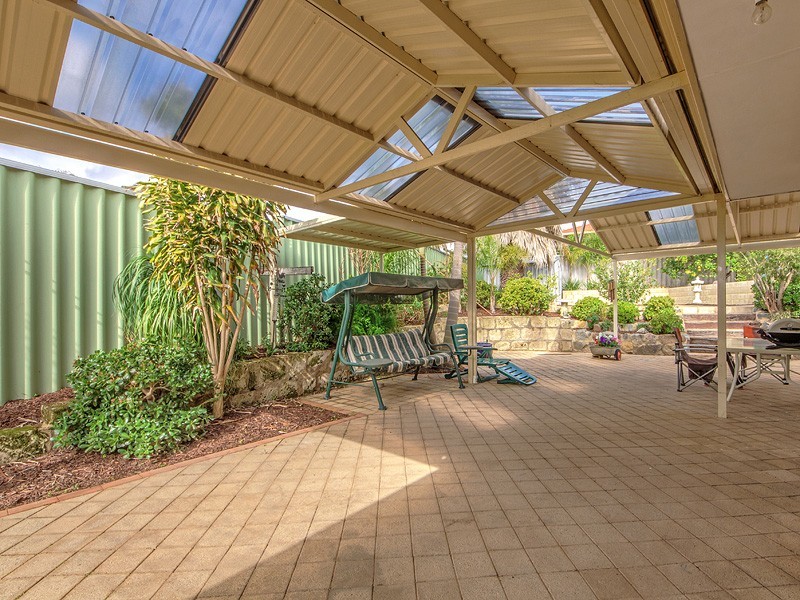 15 Cobine Rise, Parmelia WA 6167