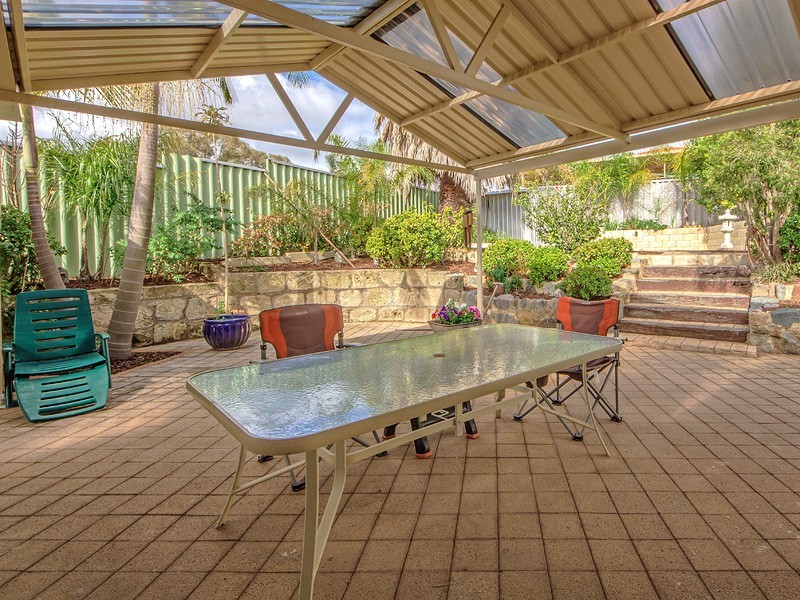15 Cobine Rise, Parmelia WA 6167