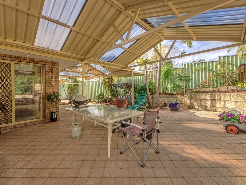 15 Cobine Rise, Parmelia WA 6167