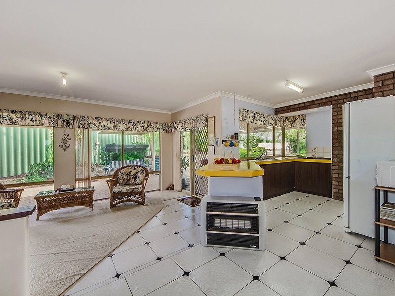 15 Cobine Rise, Parmelia WA 6167