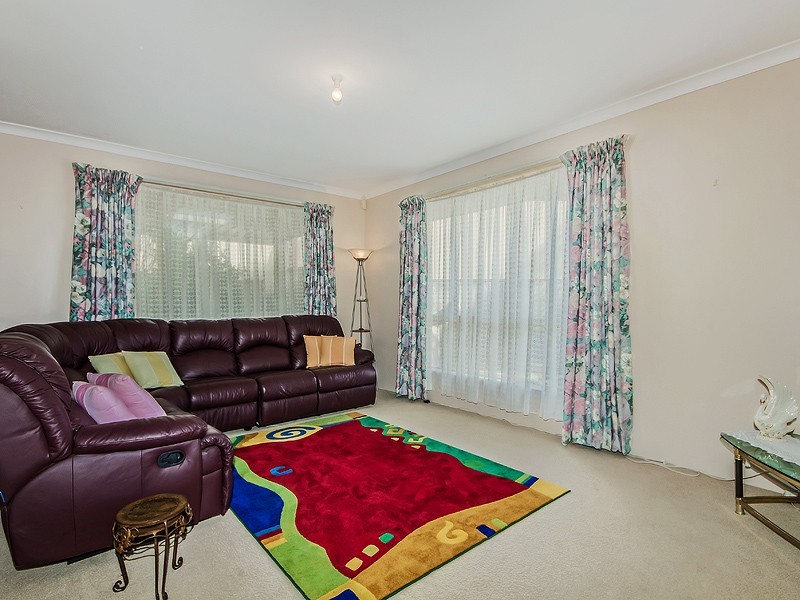 15 Cobine Rise, Parmelia WA 6167