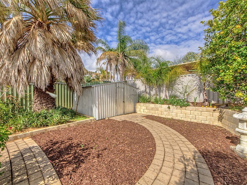 15 Cobine Rise, Parmelia WA 6167