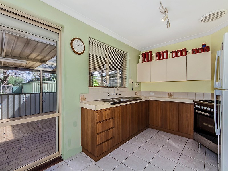 35 Skottowe Parkway, Parmelia WA 6167