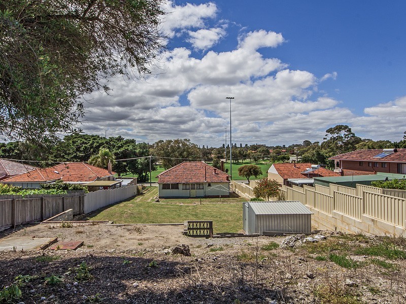 11 Lewington Street, Beaconsfield WA 6162