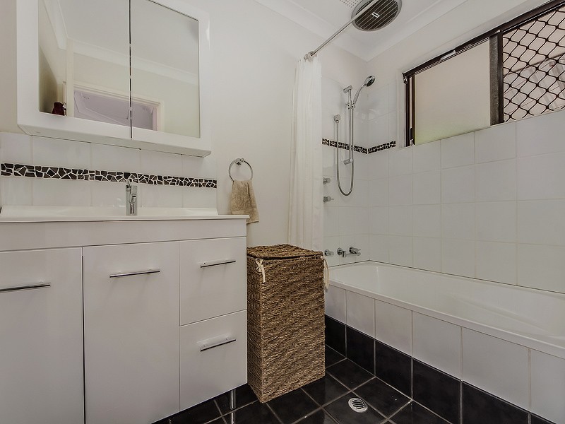 1 Youngs Place, Parmelia WA 6167