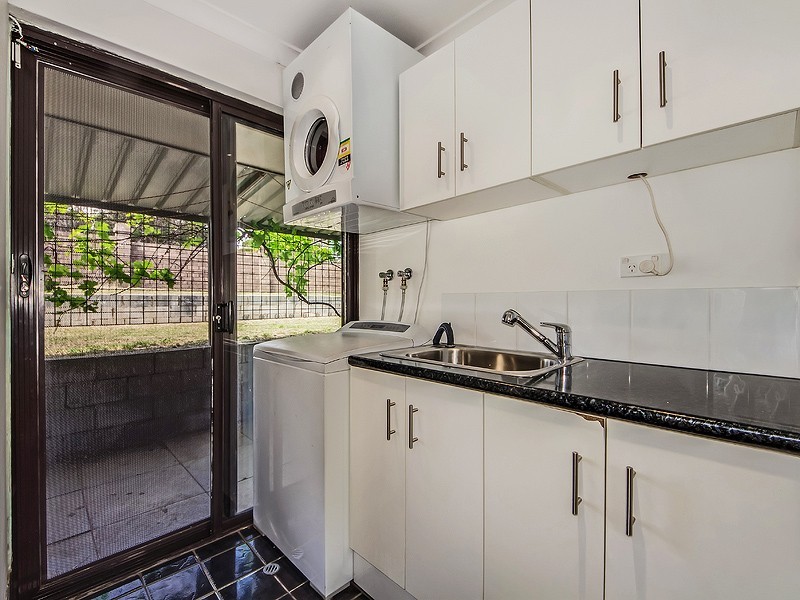 1 Youngs Place, Parmelia WA 6167