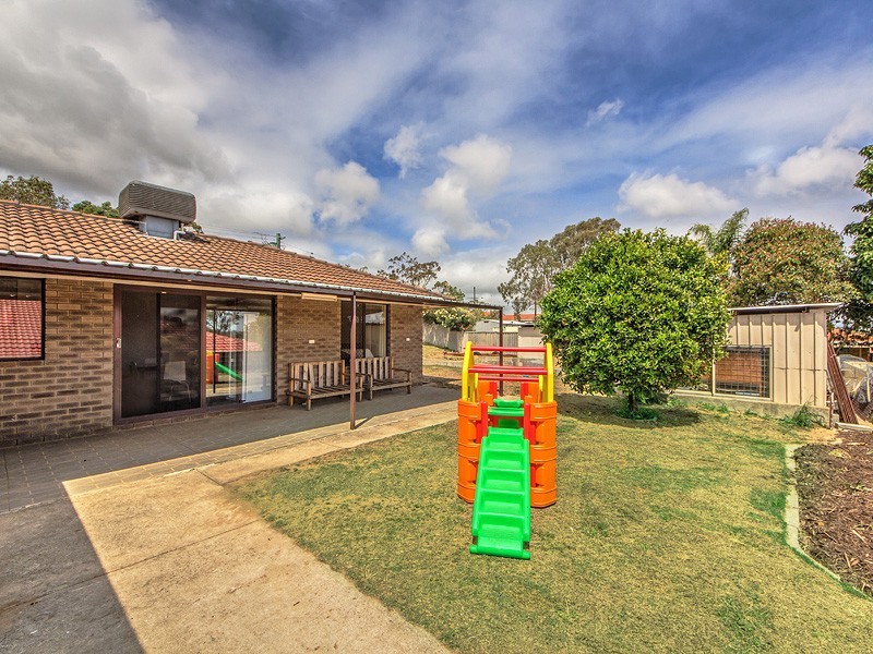 1 Youngs Place, Parmelia WA 6167