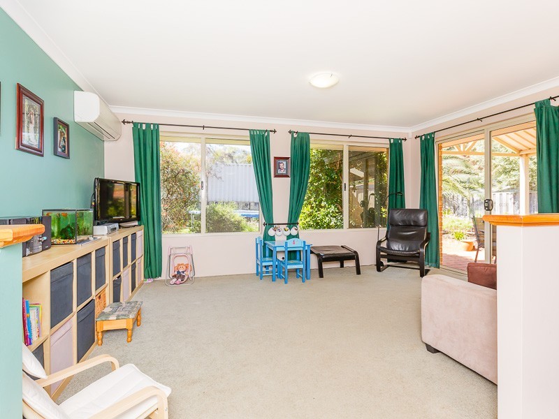 10 Brougham Crescent, Orelia WA 6167