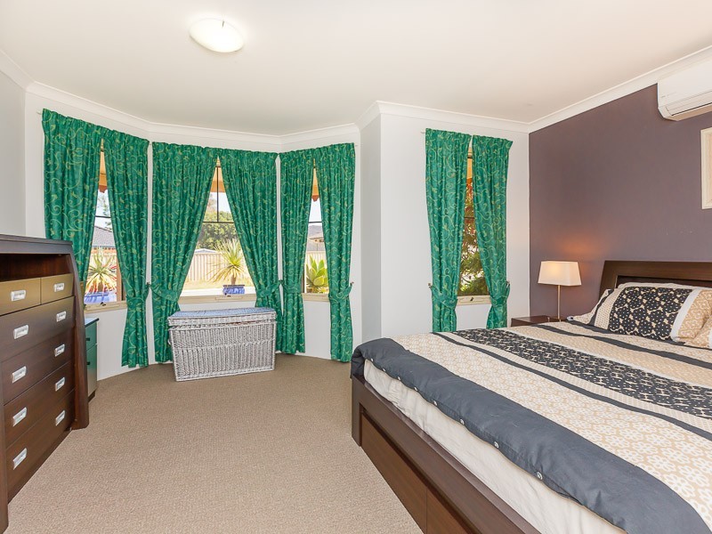 10 Brougham Crescent, Orelia WA 6167