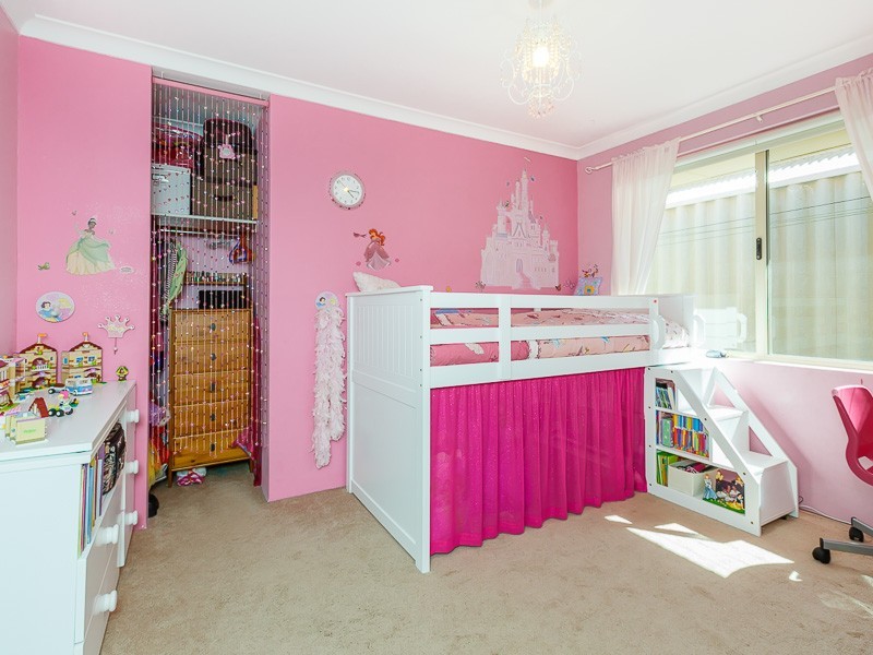 10 Brougham Crescent, Orelia WA 6167