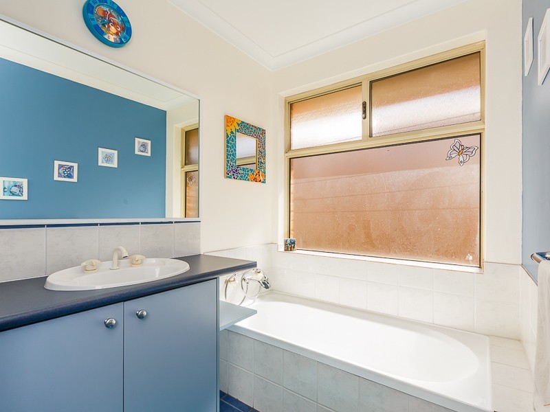 10 Brougham Crescent, Orelia WA 6167